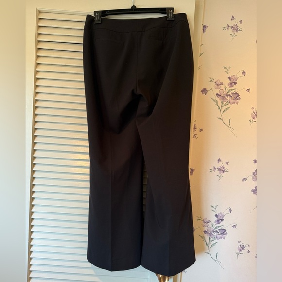 Caslon Black Pants in Size 8 - Picture 7 of 7